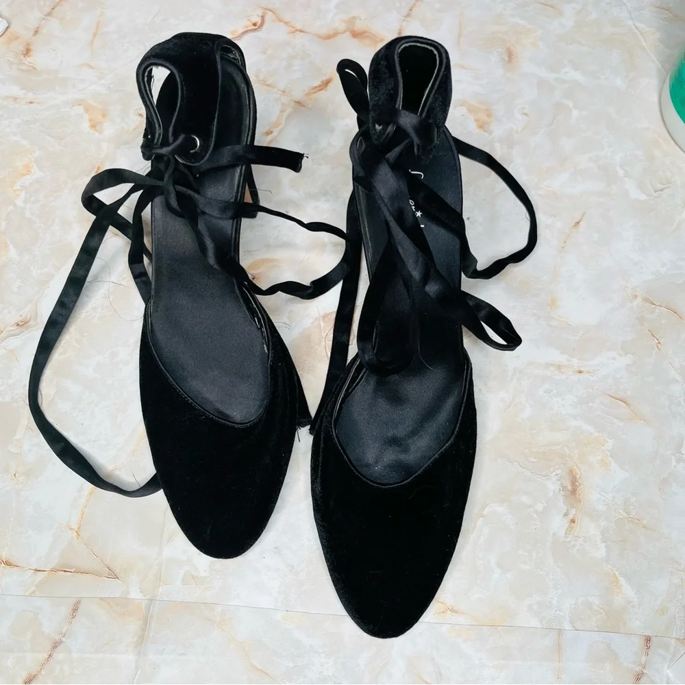 FREDERICKS OF HOLLYWOOD HEELS BLACK SUEDE, TIE UP ANKLE, CLOSED TOE HEELS 9